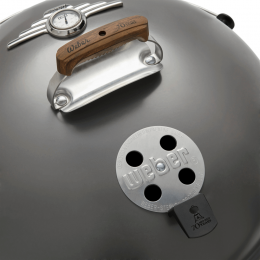 Вугільний гриль Weber 70th Anniversary Kettle 57 см сiрий металік